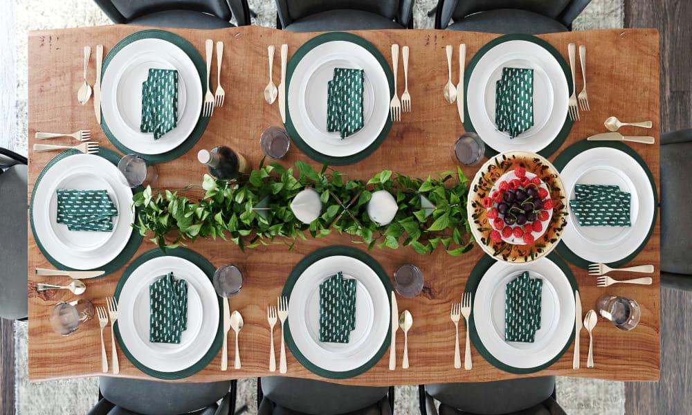 Elegant Christmas Tablescape Ideas To Impress Your Guests